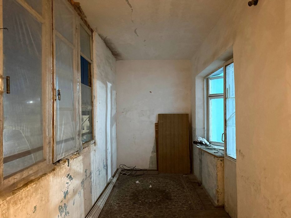 3/5/5,метро Алмас,Ахангаранское Шоссе , можно под Ипотеку 
Метро Алмас