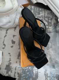 Обувь женская босоножки на каблуке черные