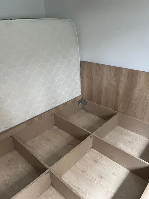 Pat 140x200 cu saltea inclusa