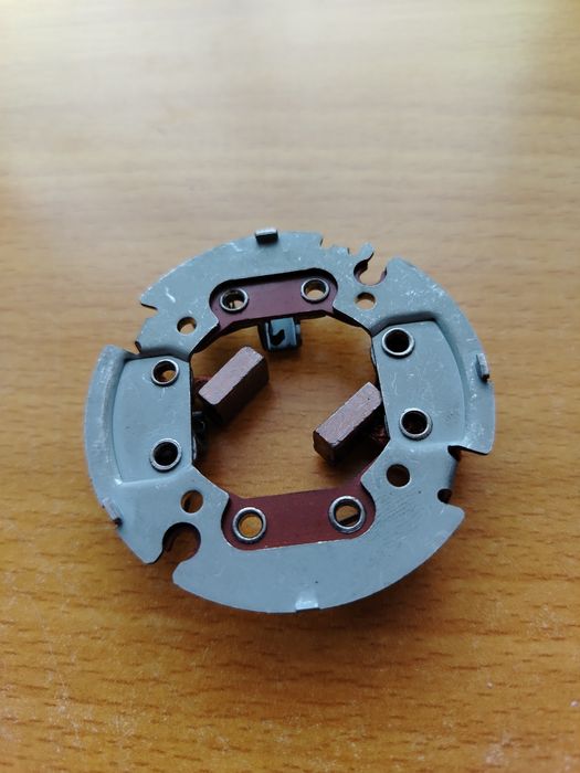 Vand platou și perie electromotor