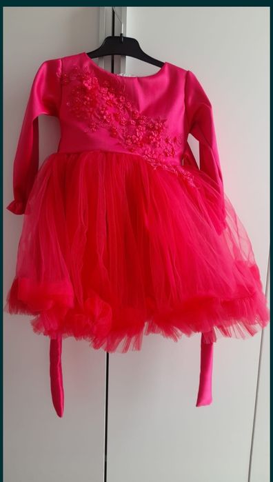 Rochiță fucsia din dantela cu tull, pentru botez