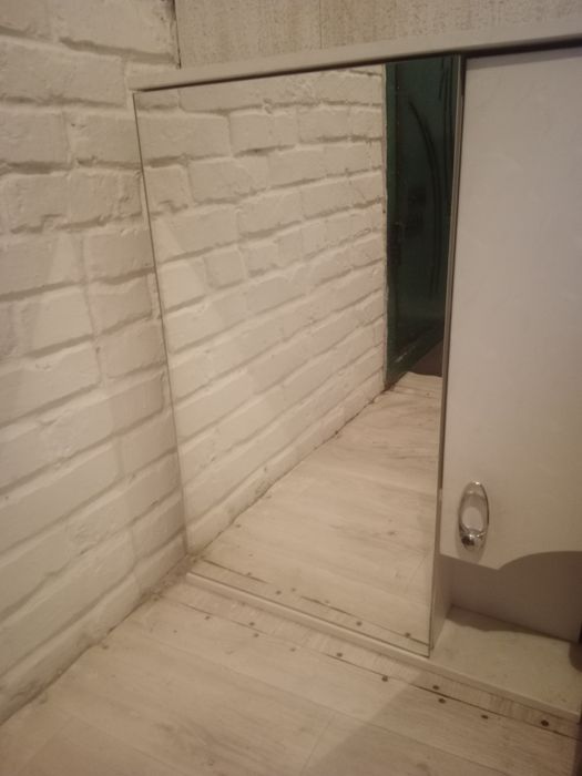 Шкаф с зеркалом для ванной.