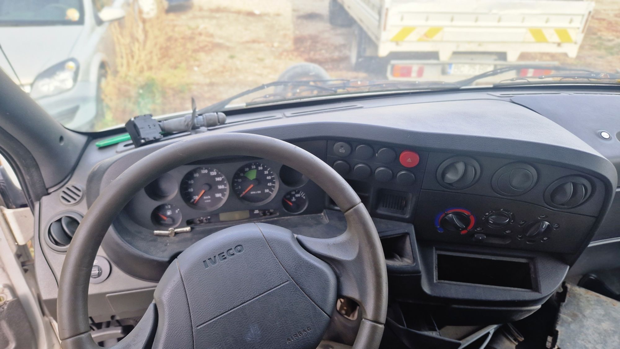 Dezmembrez iveco daily