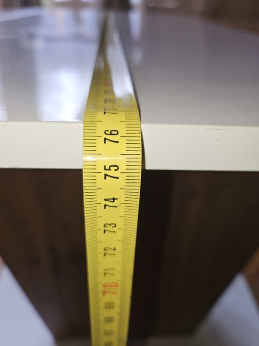 Продавам модерна трапезна маса с 4бр.  стола