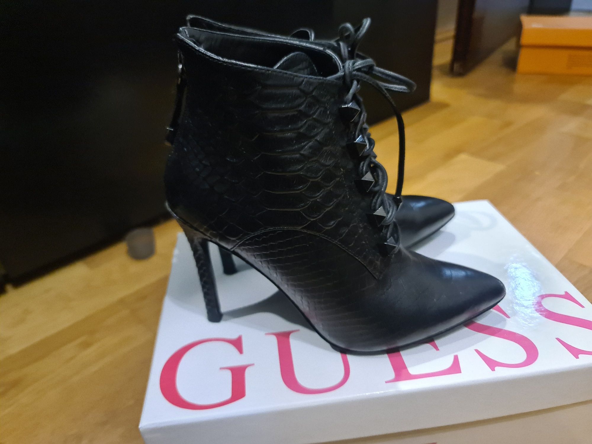 Боти Guess 35 номер.