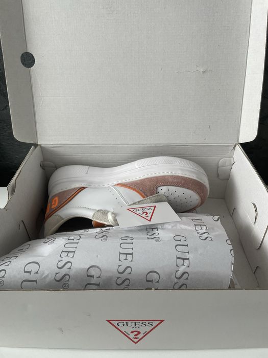 GUESS обувки нови