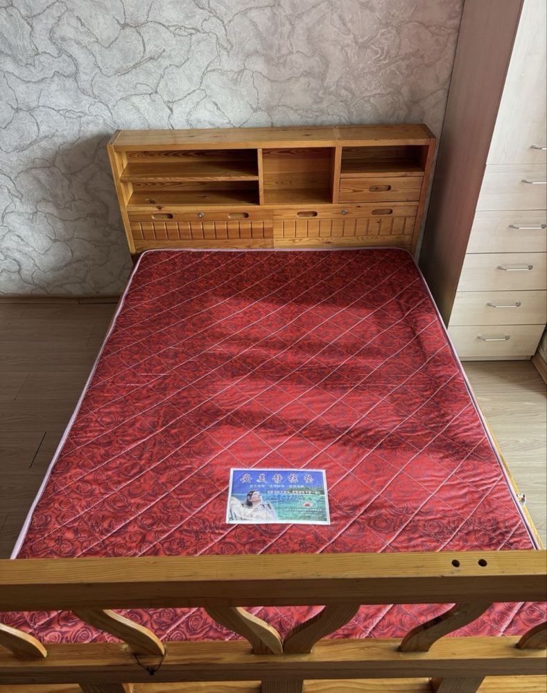 Продается кровать с матрасами