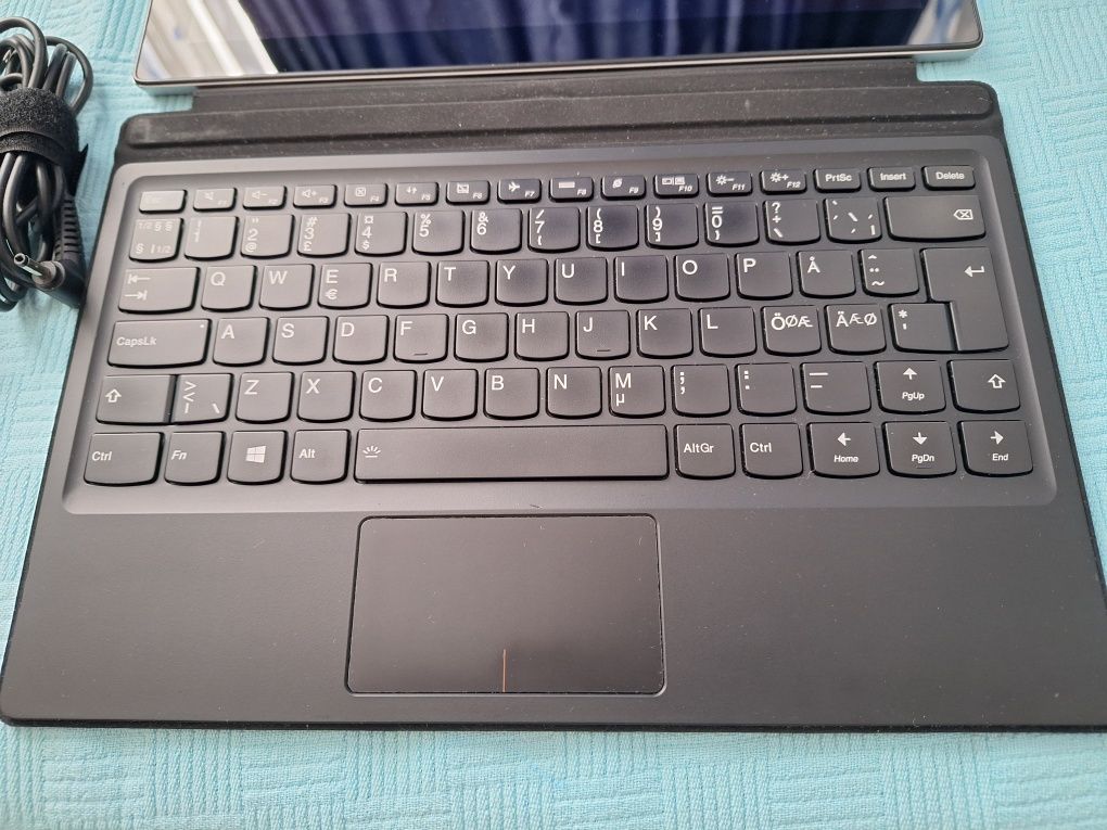 Leptop Lenovo Miix 510 Touchscreen  & pen