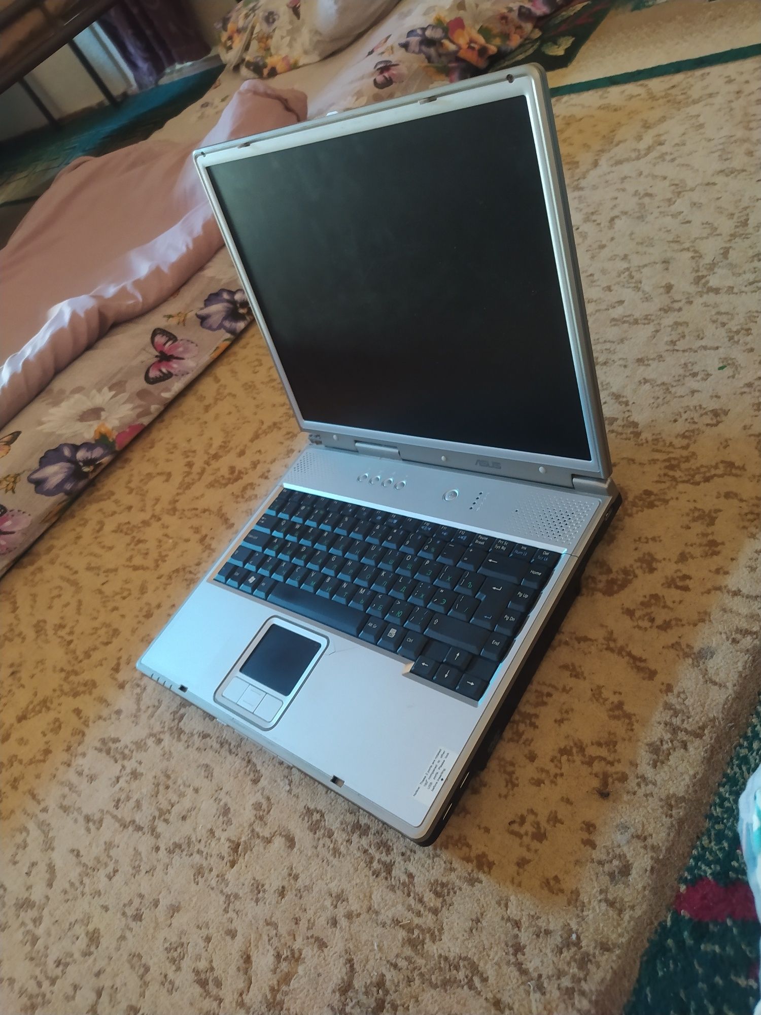 ASUS notebook  .