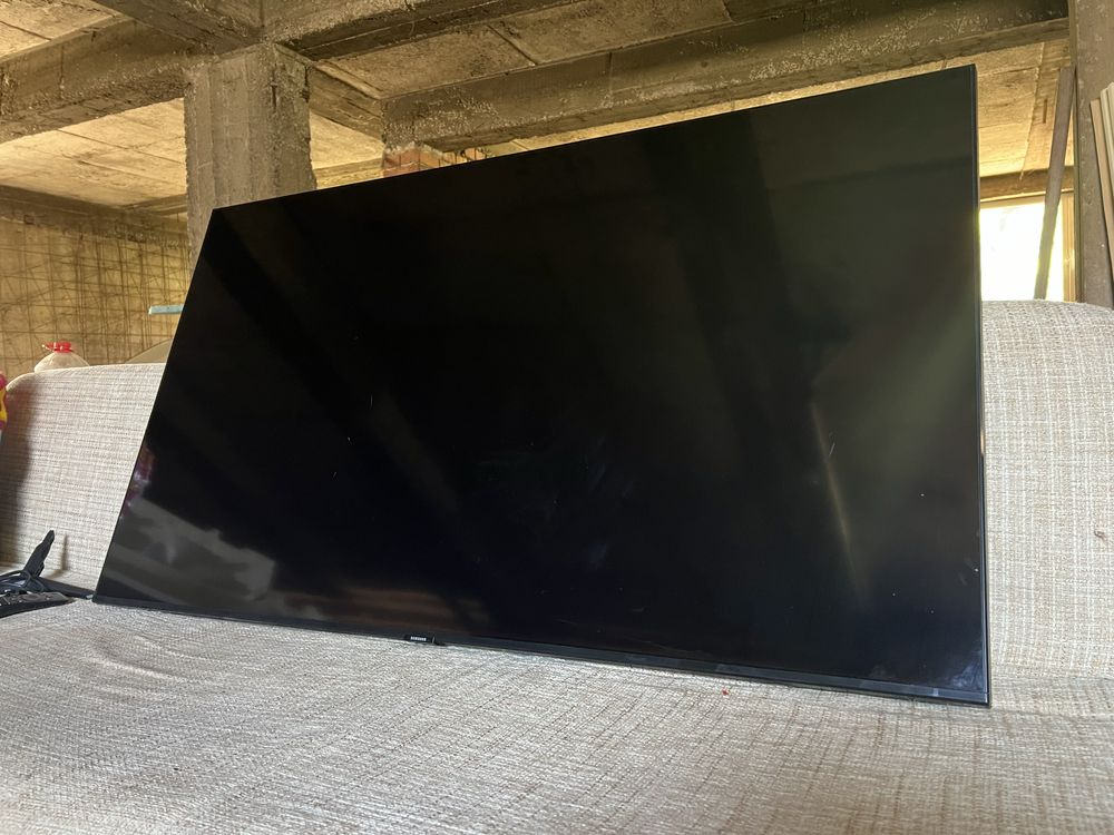 Smart TV Samsung Crystal HUD 55 (пукната матрица)