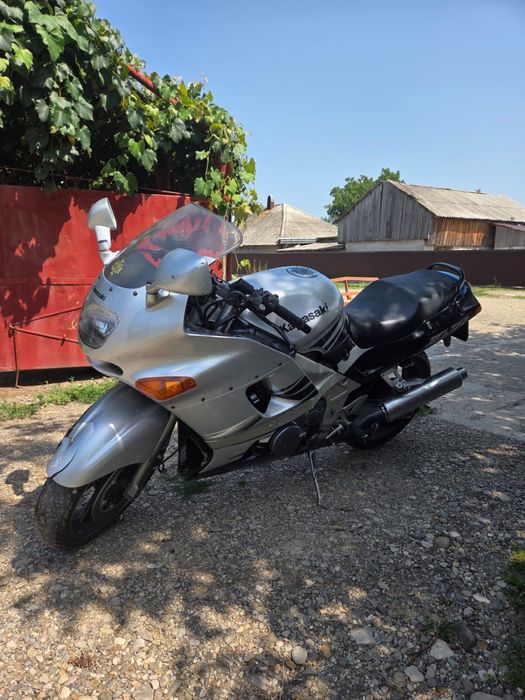 Vând Kawasaki ZZR