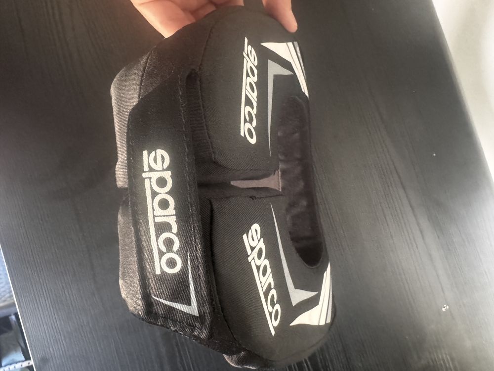 Предпазна яка Sparco, ръкавици Sparco