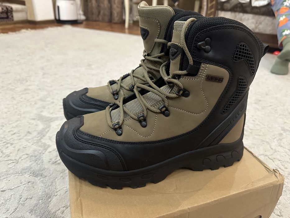 Продам новые ботинки