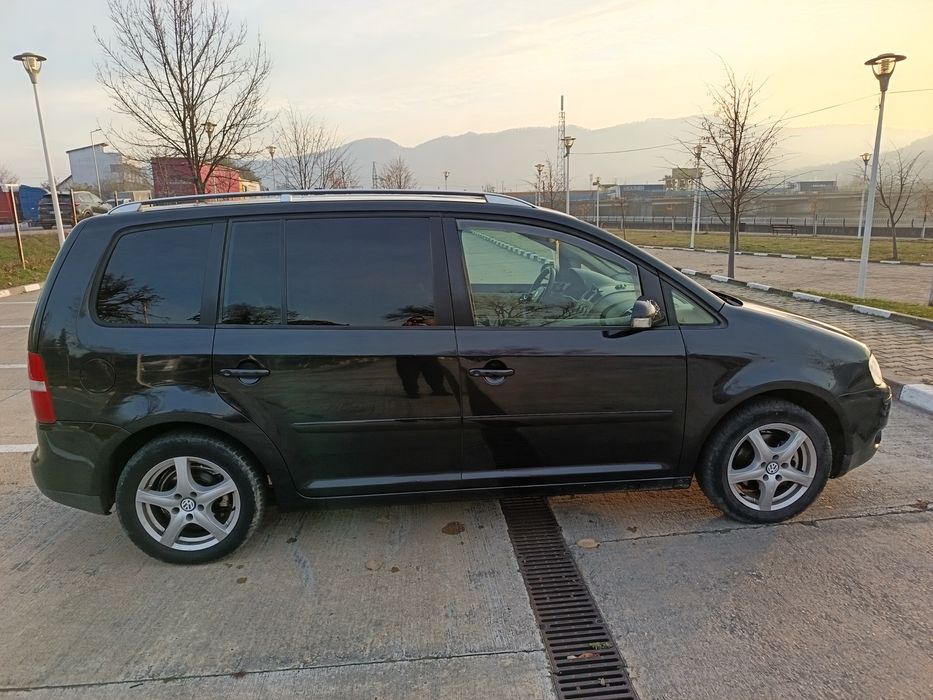 Vând Volkswagen Touran