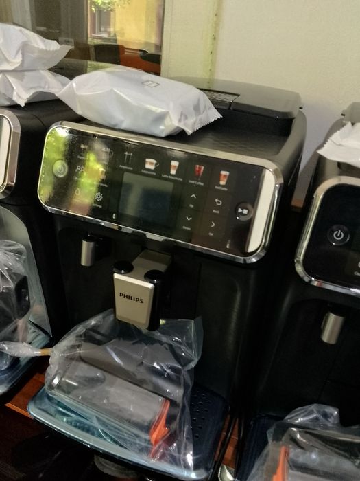 Espressor PHILIPS seria 5500 LatteGo