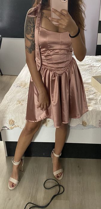 Нежна рокля зя повод