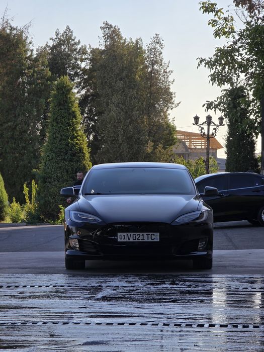 Tesla model s 75d+