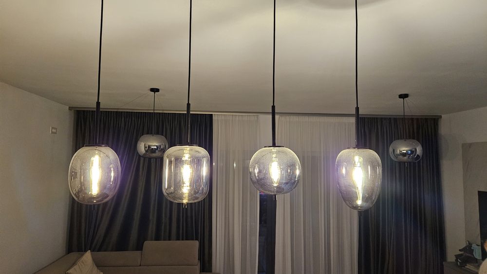 Vand 1 lustra si 2 suspensii aproape noi