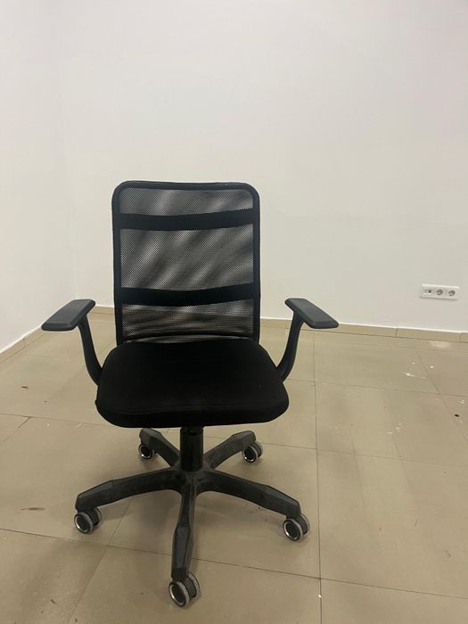 Продам срочно офисные кресла