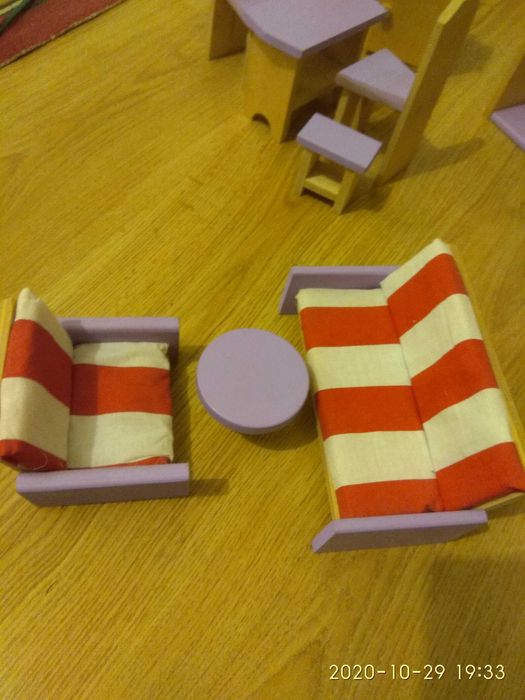 Дървена къща за кукли