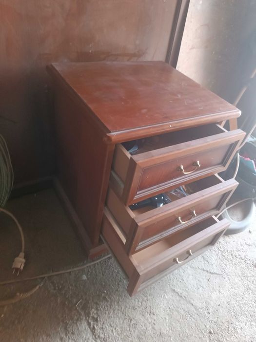 Тумба с выдвижными ящиками