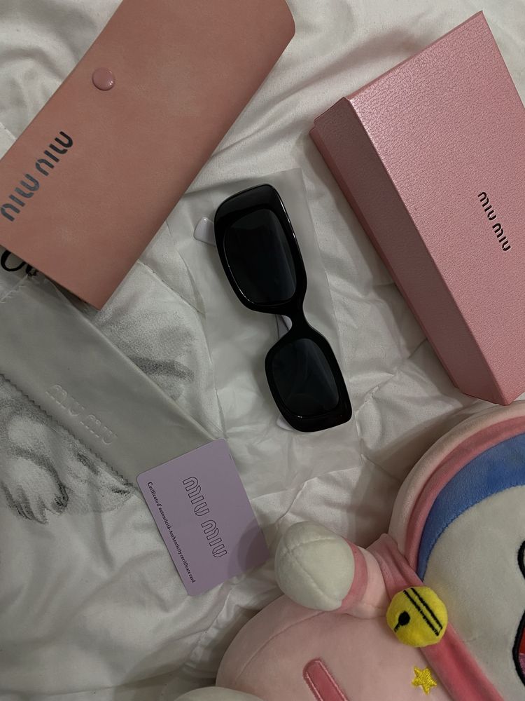 Солнцезащитные очки бренд Miu Miu