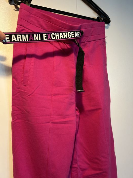 Vand pantaloni de trening Armani Exchange