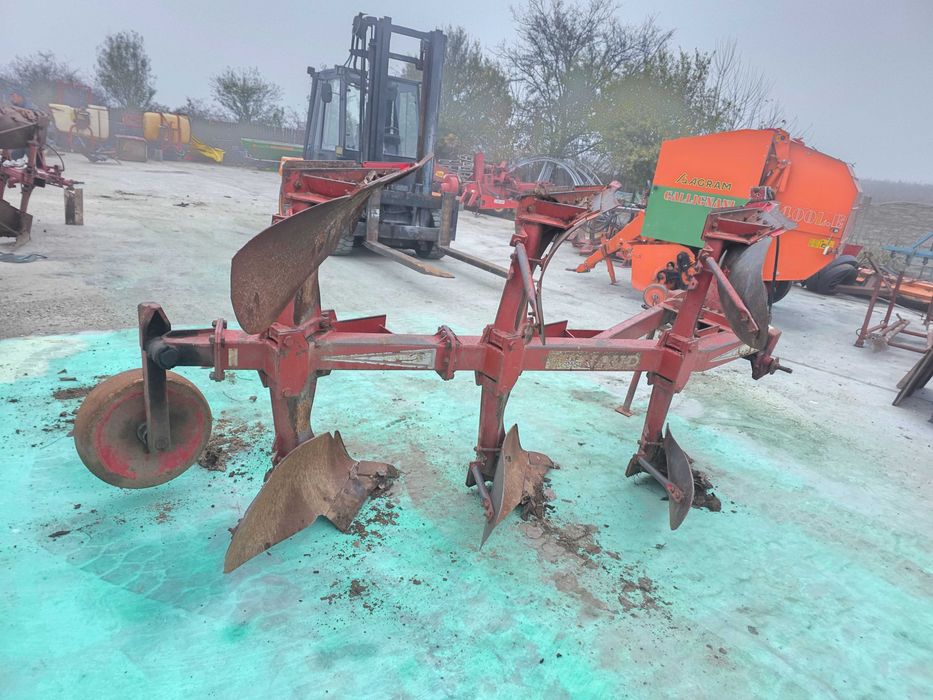 Plug Naud reversibil  cu 3 brazde