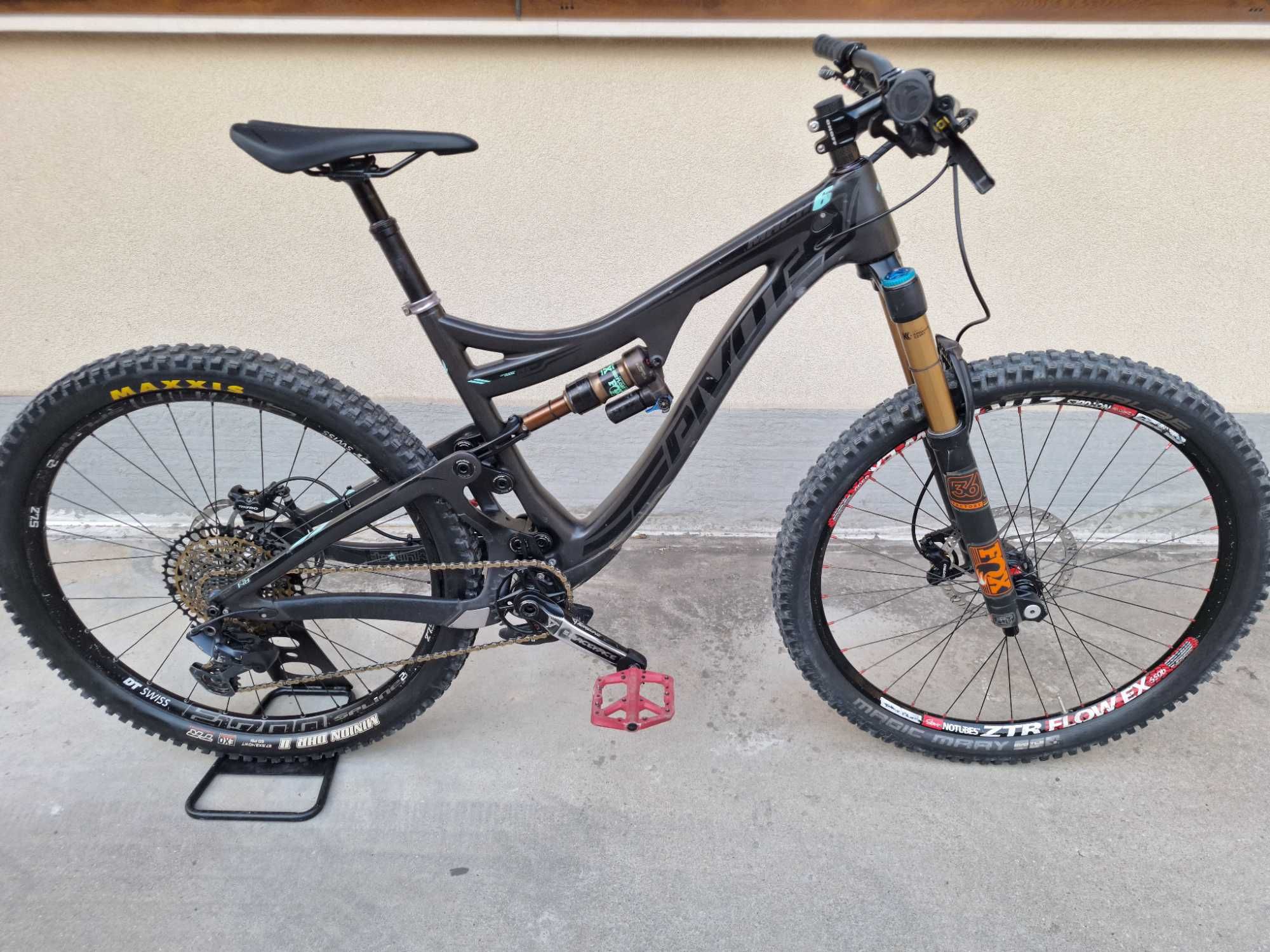 Pivot Mach 6 Carbon Team
