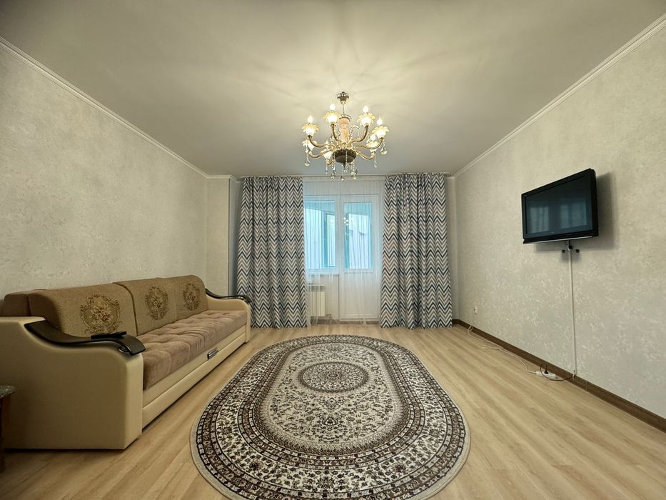 Квартира по суточно 2-х комнатная в центре левого берега р-н Байтерек