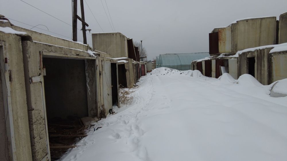 Гаражный блок. С воротами.