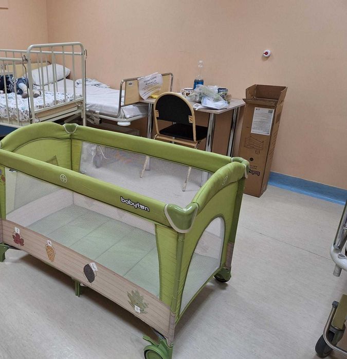 Продам отличную манежку почти новая 2 раза только сажала ребёнка