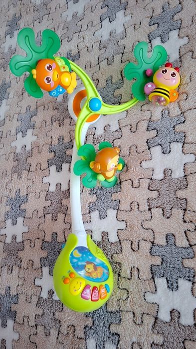 Carusel muzical pentru bebelusi