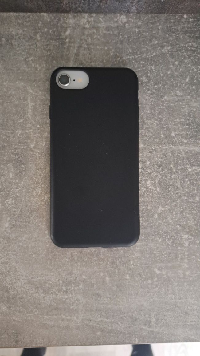 Продавам Iphone 8