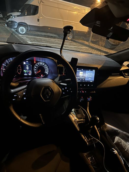 Renault Clio 2021 - colantat bolt - de închiriat