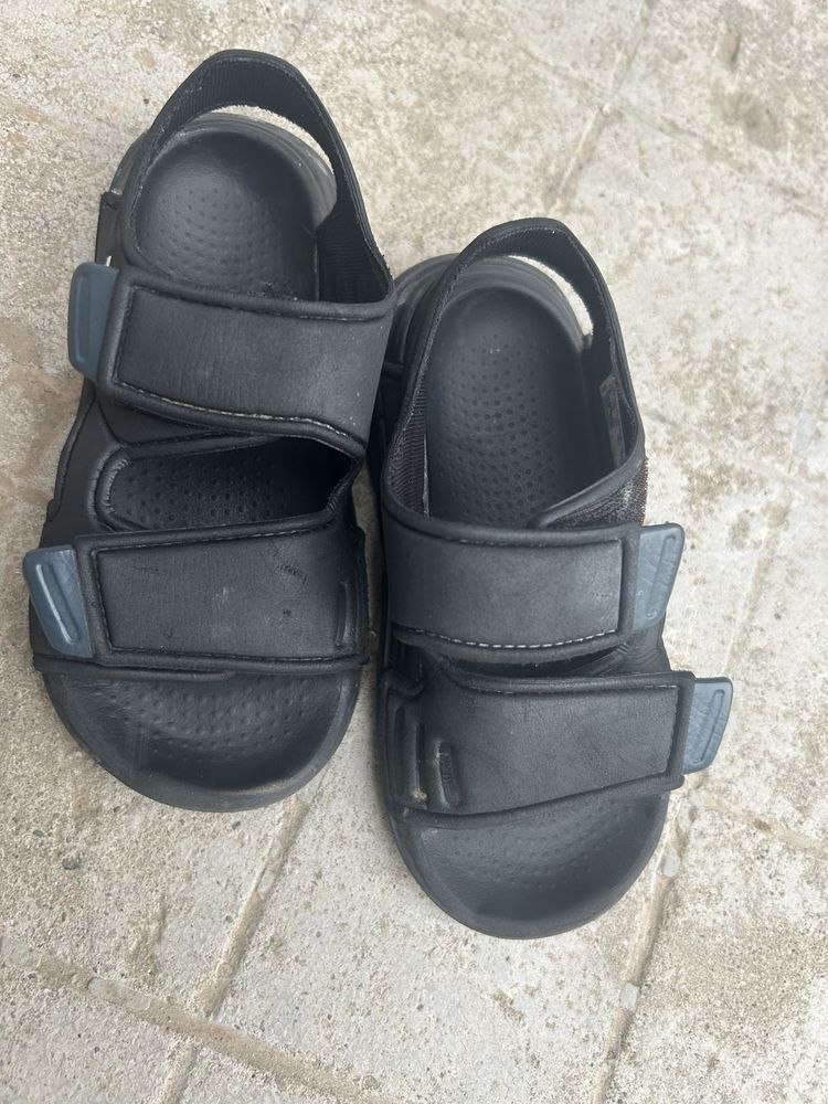 Сандали Adidas.