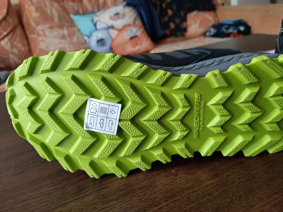 Нови боти Skechers номер 36,5
