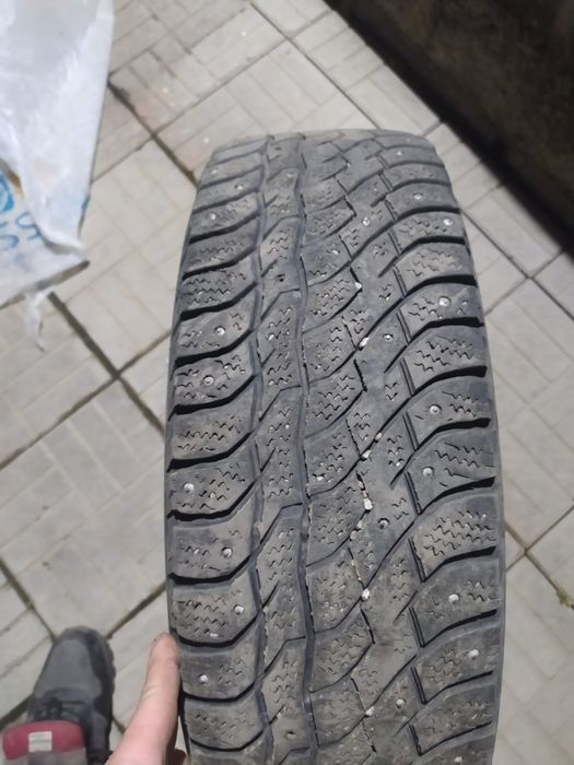Продам шины зимние 215/65/16
