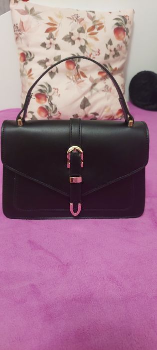 Vând geanta de umăr