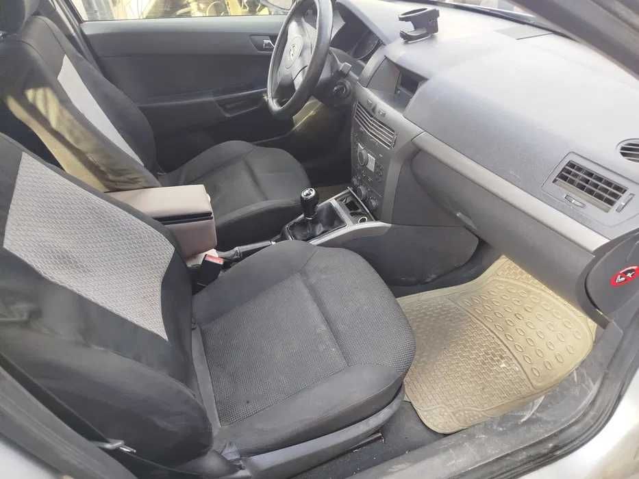 Продавам Опел астра Х 1.7CDTI на части