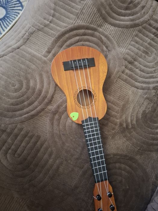 Продам укулеле небольшого размера