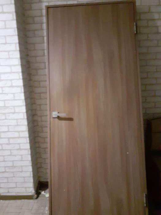 Две двери с коробкой обе, в отлином состоянии 25.000 каждая