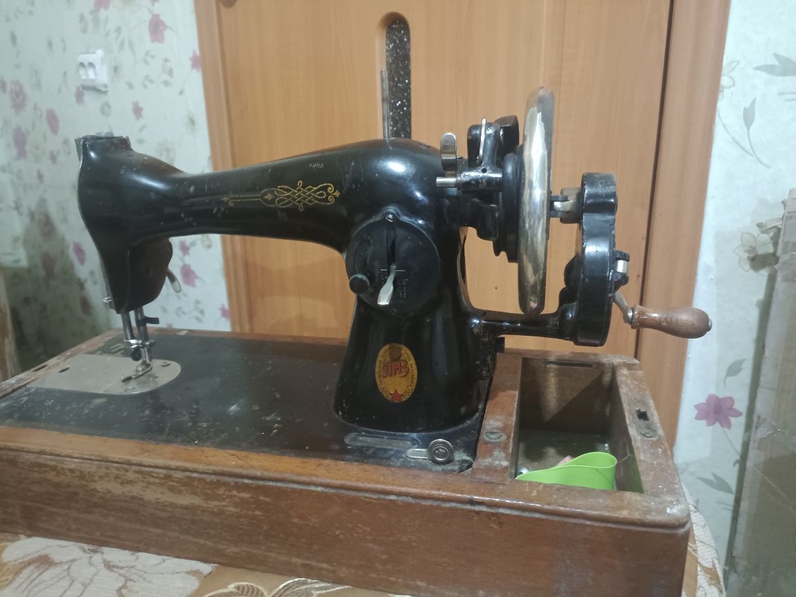 Продам Швейную  машинку