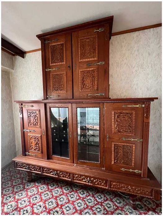 Set mobilier sculptat din lemn masiv 3 corpuri.