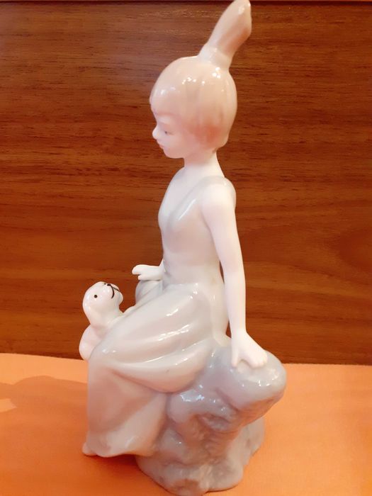 Две порцеланови фигури -"Момче с куче" и "Дама с кученце"