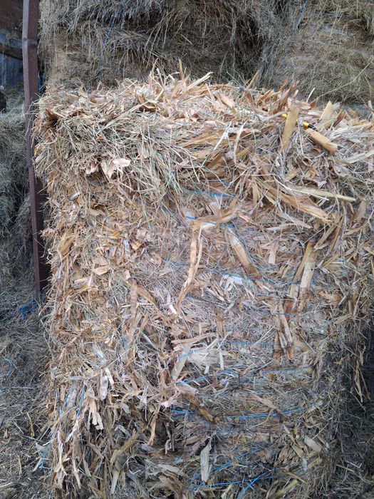 Baloți mari rotunzi de ciocani