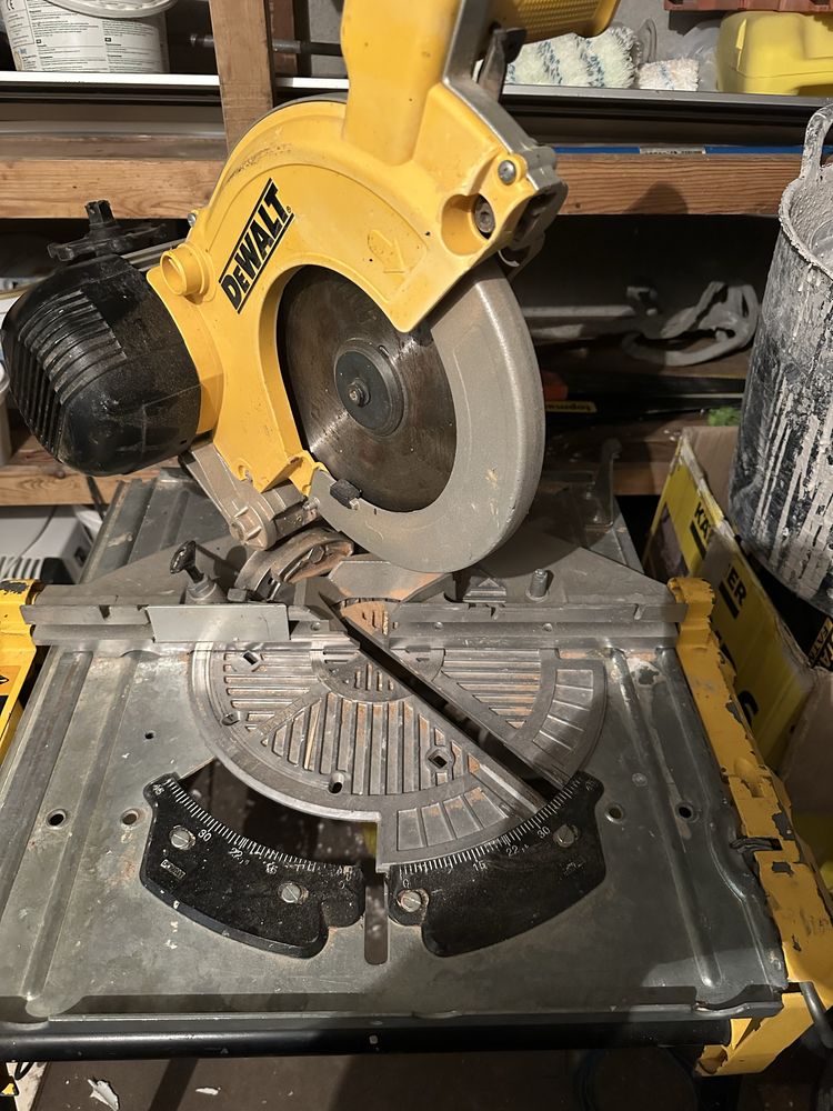 Комбиниран циркуляр Dewalt