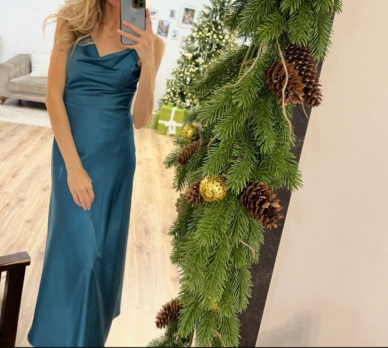 Платья продам разные