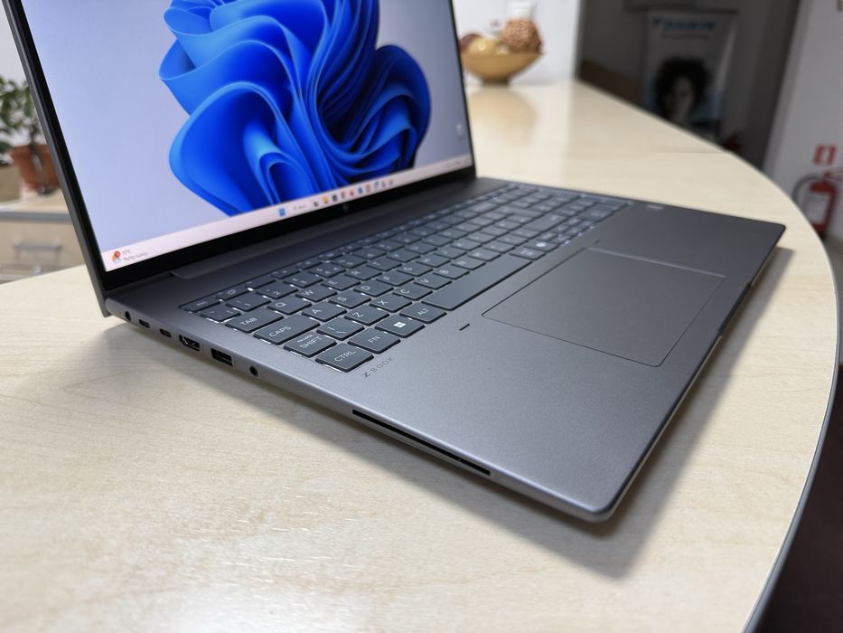 Workstation HP ZBook Power 16 G11 Ryzen 7 8845HS / RTX2000 8GB / 32GB