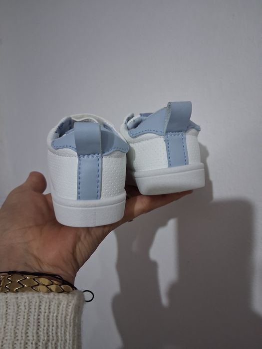 Adidasi băiețel noi